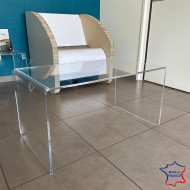 Table basse transparente pliée
